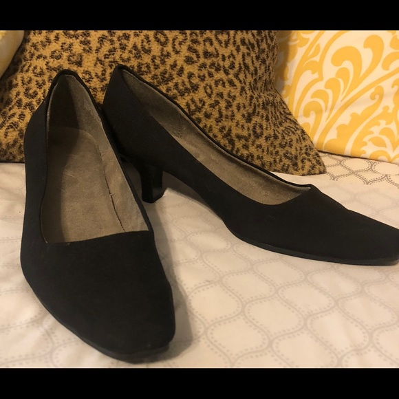 low heel aerosoles sandals